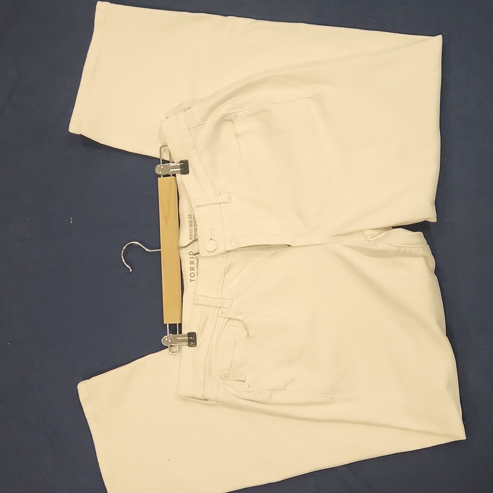 Torrid Women's White Jeans - Picture 7 of 7